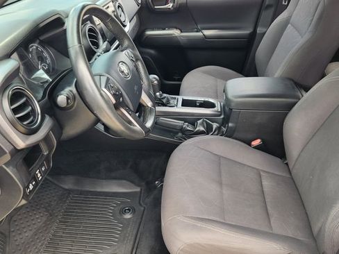 Used 2019 Toyota Tacoma TRD Sport w/ Technology Package RWD image 9