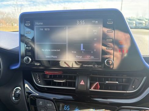 Used 2020 Toyota C-HR XLE image 19