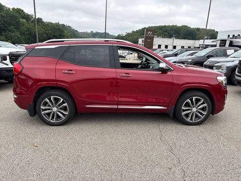 Used 2019 GMC Terrain Denali w/ Advanced Safety Package AWD/4WD image 4