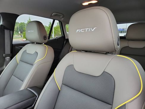 Used 2025 Chevrolet Trax ACTIV FWD image 11