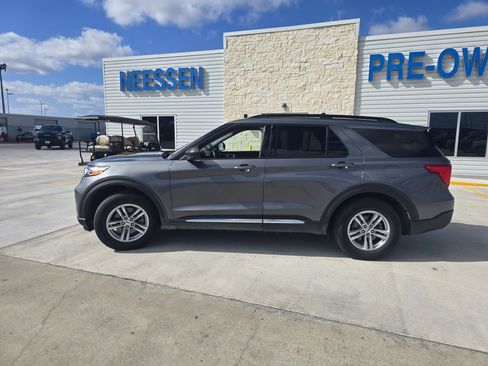 Used 2022 Ford Explorer XLT image 6