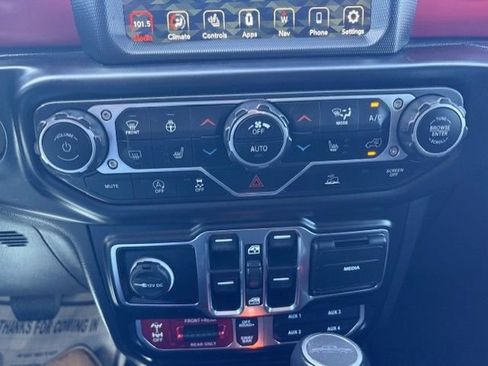 Used 2022 Jeep Gladiator Rubicon w/ LED Lighting Group AWD/4WD image 19