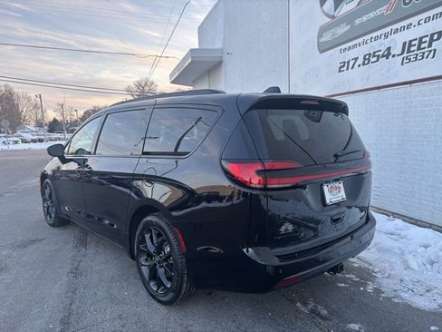 New 2026 Chrysler Pacifica Limited w/ S Appearance Package image 6