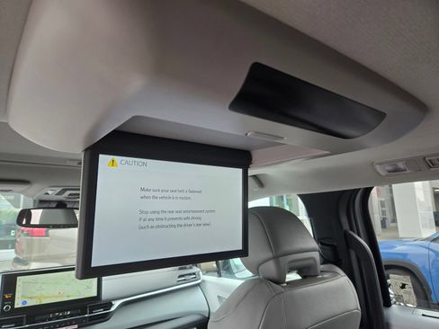 Certified 2026 Toyota Sienna XLE FWD image 17
