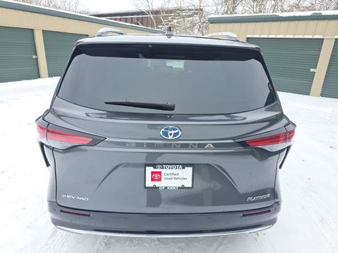 Certified 2025 Toyota Sienna Platinum image 5