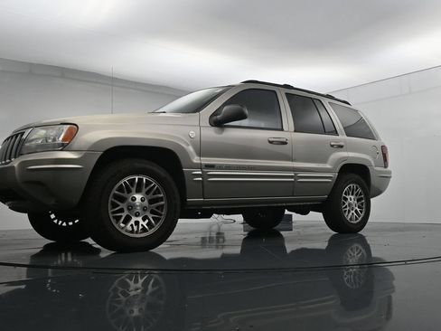 Used 2004 Jeep Grand Cherokee Limited w/ Trailer Tow Group IV AWD/4WD image 20