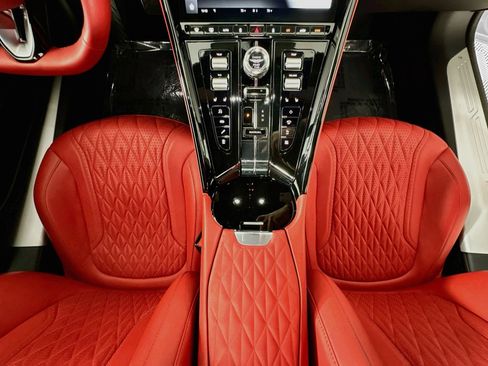 Used 2024 Aston Martin DB12 Coupe RWD image 26