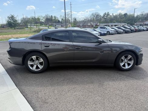 Used 2018 Dodge Charger SXT Plus RWD image 6