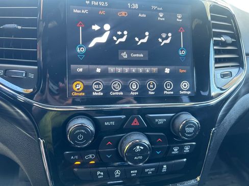 Used 2021 Jeep Grand Cherokee Laredo X AWD/4WD image 21