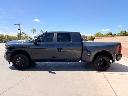 Used 2025 RAM 3500 Laramie AWD/4WD image 7