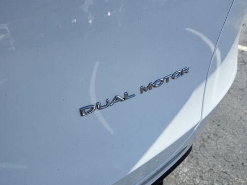 Used 2021 Tesla Model Y Long Range AWD/4WD image 22