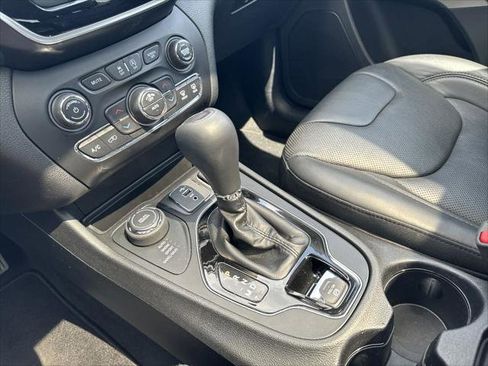 Certified 2019 Jeep Cherokee Limited w/ Luxury Group AWD/4WD image 18