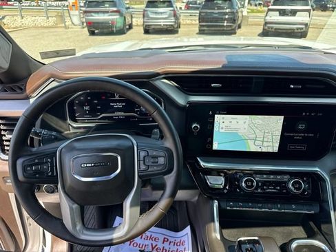 Used 2025 GMC Sierra 1500 Denali w/ Denali Reserve Package AWD/4WD image 14