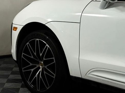 Used 2024 Porsche Macan Base image 15