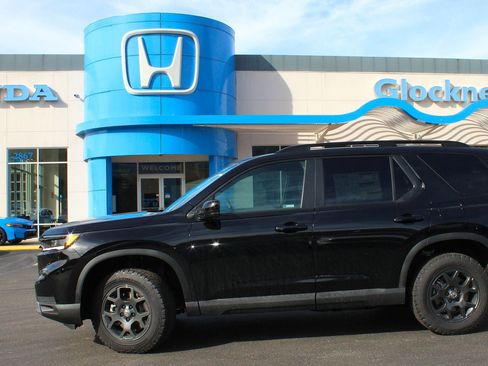New 2025 Honda Pilot TrailSport image 1