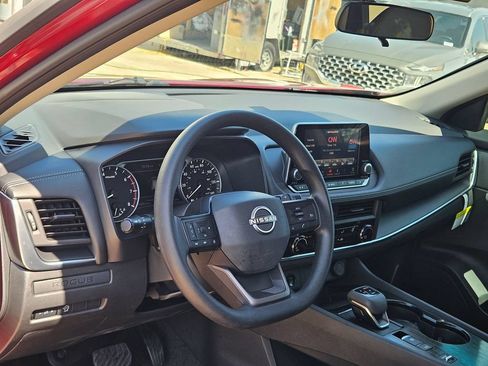 Used 2025 Nissan Rogue S FWD image 13