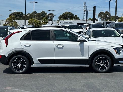 New 2026 Kia Niro EX FWD image 3