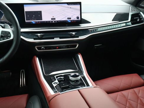 Used 2025 BMW X6 xDrive40i w/ Executive Package image 12
