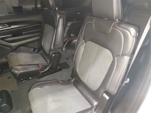 Used 2025 Jeep Grand Cherokee L Altitude image 28