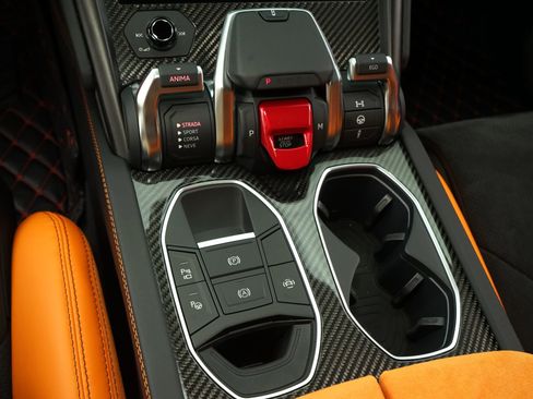 Used 2022 Lamborghini Urus image 21