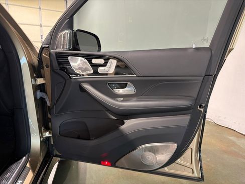 Used 2023 Mercedes-Benz Maybach GLS 600 4MATIC image 41