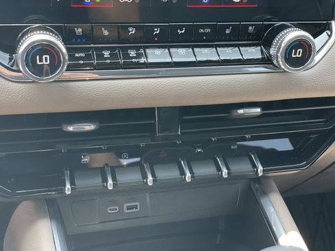 New 2026 GMC Canyon Denali w/ LPO, Denali Black Edition AWD/4WD image 16