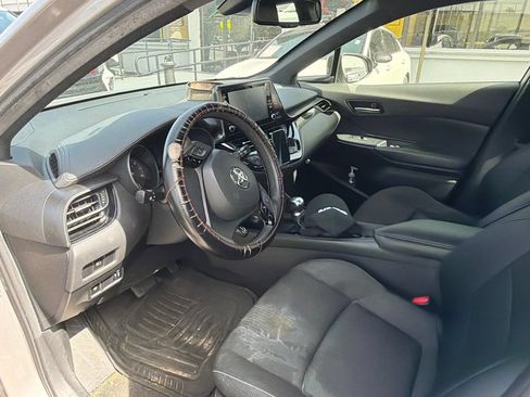 Used 2019 Toyota C-HR LE FWD image 10