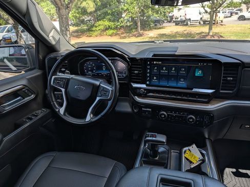 Used 2022 Chevrolet Silverado 1500 RST AWD/4WD image 11