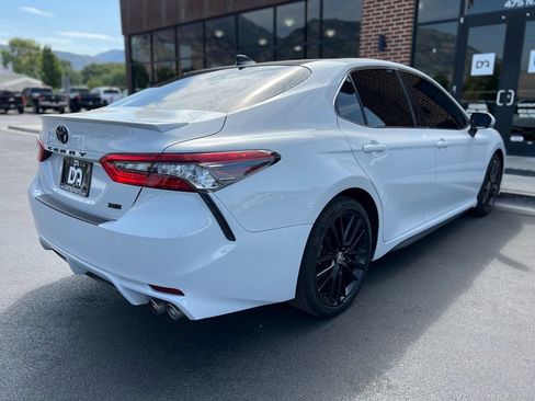 Used 2022 Toyota Camry XSE FWD image 10