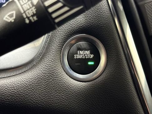 Used 2023 Chevrolet Traverse LT FWD image 17