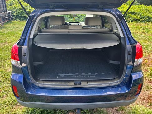 Used 2010 Subaru Outback 2.5i Premium AWD/4WD image 22