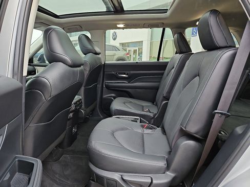 Used 2024 Toyota Grand Highlander Limited image 9