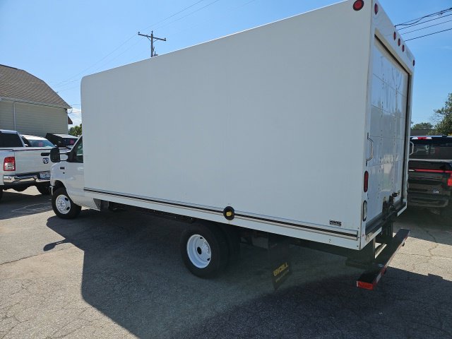 Used 2018 Ford E-350 and Econoline 350 Super Duty w/ Power Windows & Locks Group RWD image 4