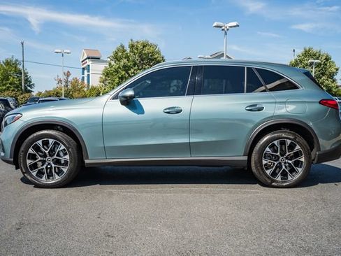 Used 2025 Mercedes-Benz GLC 350e 4MATIC image 4