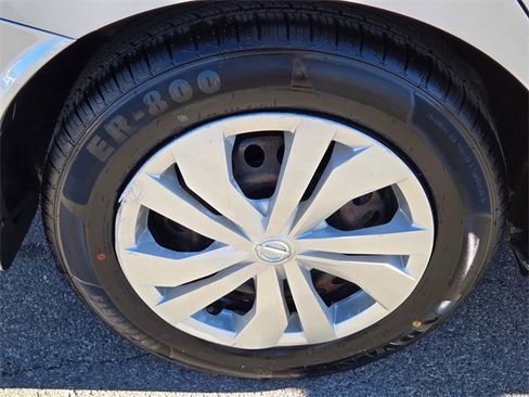 Used 2020 Nissan Versa S image 10