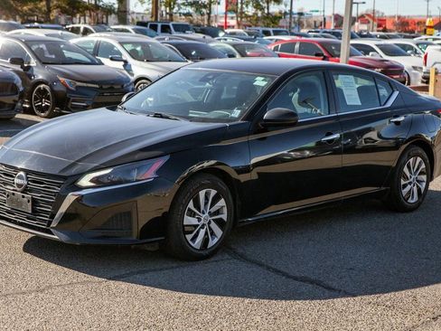 Used 2024 Nissan Altima 2.5 S image 9