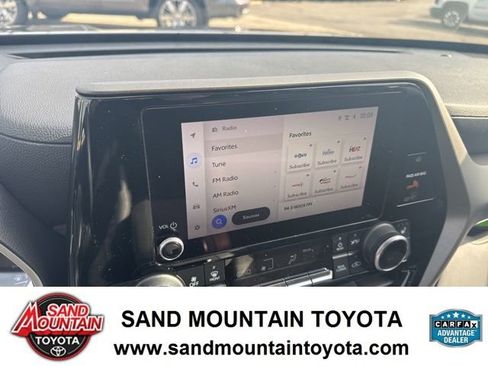 Used 2023 Toyota Highlander XLE image 24