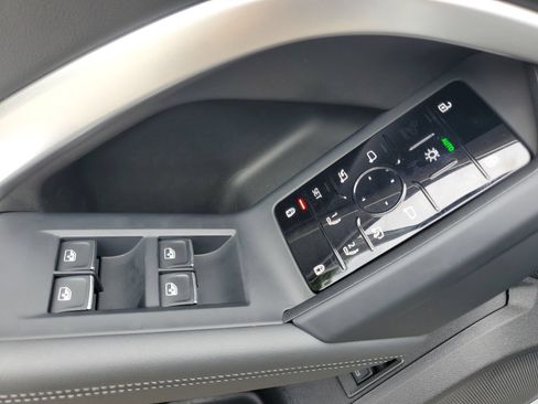 Used 2025 Audi Q5 Premium w/ Convenience Package AWD/4WD image 21