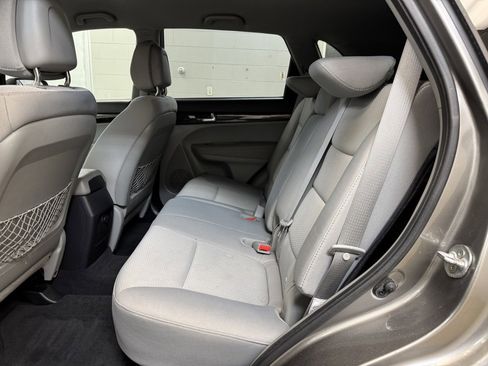 Used 2011 Kia Sorento LX image 16
