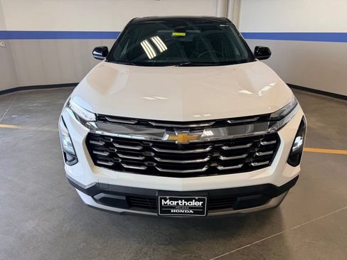 Used 2025 Chevrolet Equinox LT AWD/4WD image 2