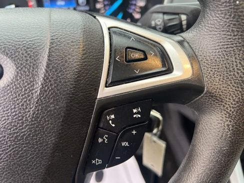 Used 2015 Ford Fusion SE image 26