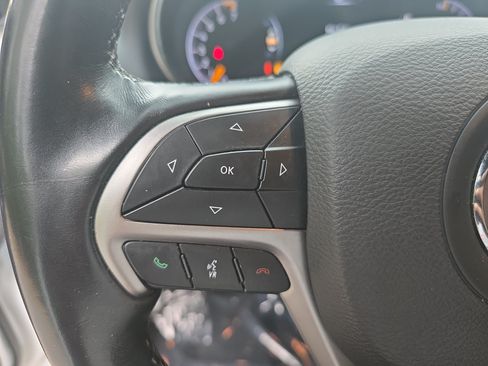 Used 2020 Jeep Grand Cherokee Altitude AWD/4WD image 18