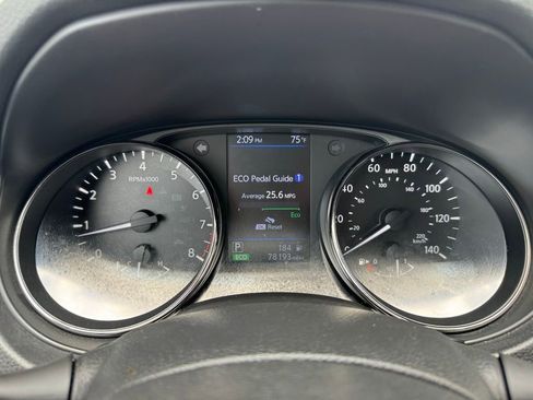 Used 2019 Nissan Rogue SV w/ Sun & Sound Touring Package FWD image 21