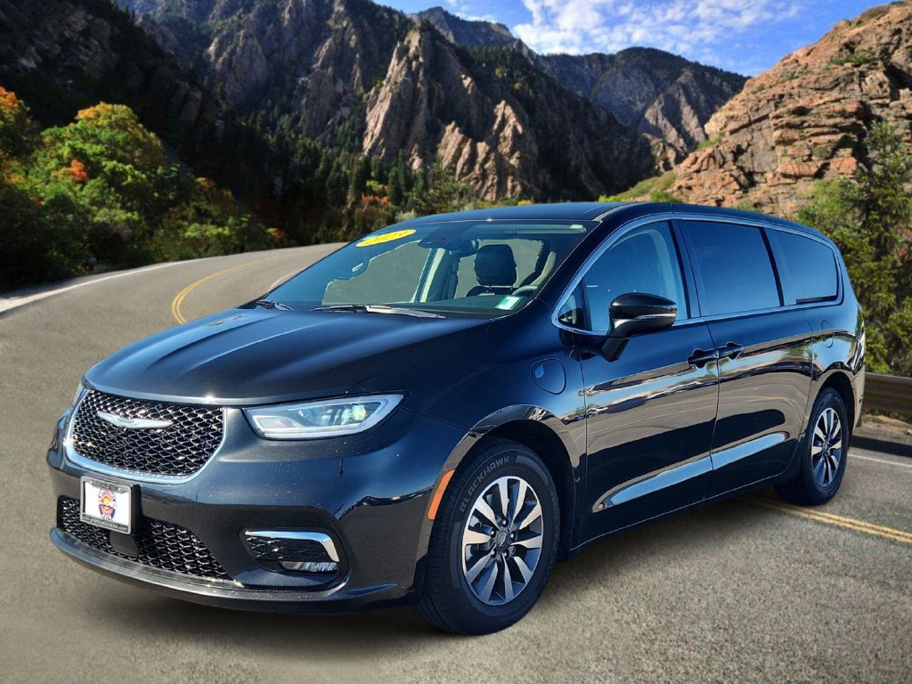 Used 2023 Chrysler Pacifica Touring-L FWD image 5