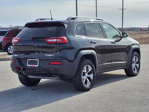 Used 2016 Jeep Cherokee Trailhawk image 2