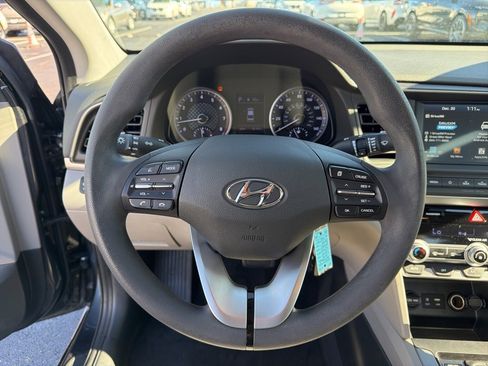 Used 2020 Hyundai Elantra SEL image 11