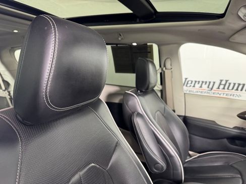 Used 2024 Chrysler Pacifica Limited FWD image 31