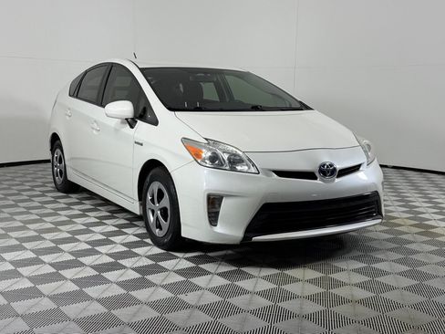Used 2015 Toyota Prius Two FWD image 3