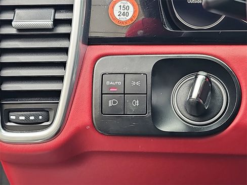 Used 2022 Porsche Cayenne image 30