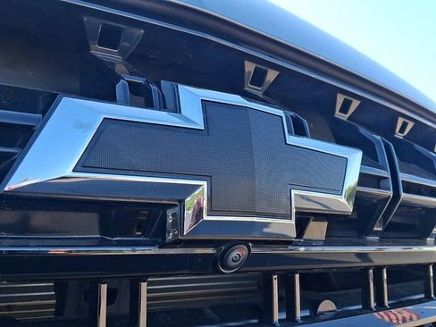 Used 2025 Chevrolet Suburban Z71 AWD/4WD image 31